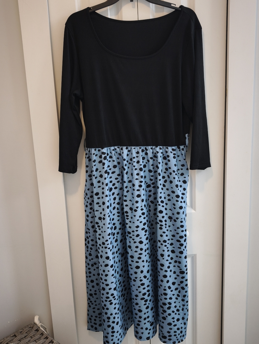 Black & Light Blue Spotted Midi Dress With Pockets - Women's